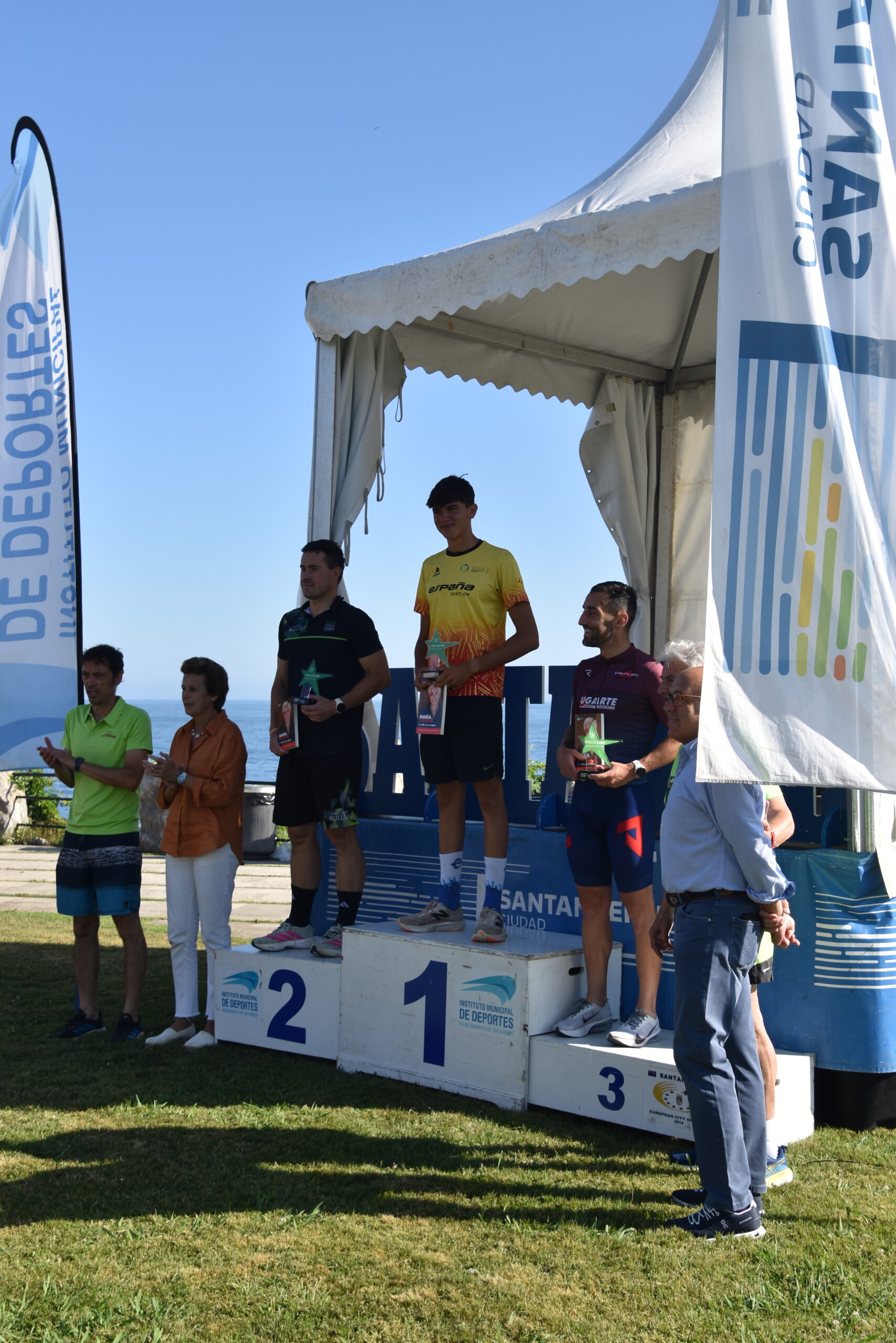 Entrega de trofeos del IV Triatlón María de Villota